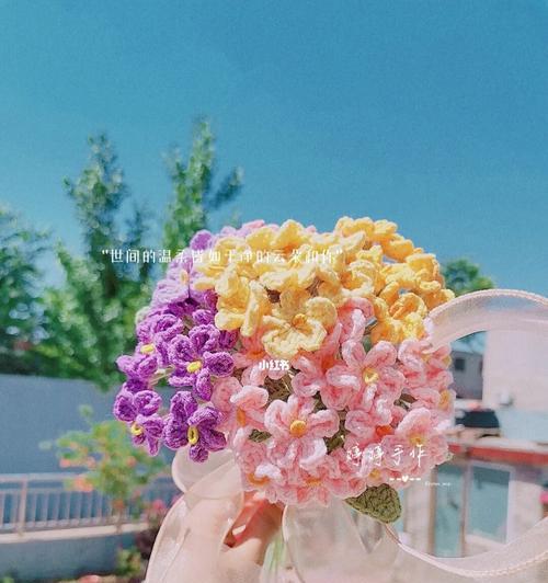 永生花——永恒的爱与美（探寻永生花的花语、特点及养护之道）