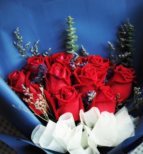 11朵玫瑰花代表的意义是什么（以送11朵玫瑰传递爱情的深度与真诚）