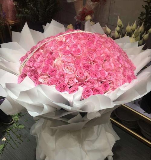 粉色玫瑰花语（粉色玫瑰的象征意义及传递的情感信息）